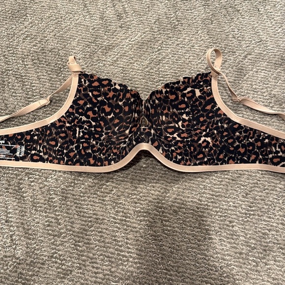 B. Temptu Seamless Nude Bra size 36D - Picture 2 of 3